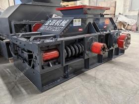 800x600型对辊破碎国产精品糖心VLOG发货 河卵石制砂