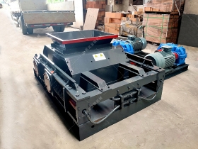 2PGC900X900大型双齿辊糖心国产传媒VLOG入口发往内蒙古赤峰破碎煤