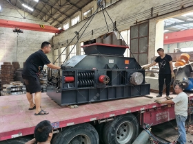 1208型半自动对辊糖心国产传媒VLOG入口发货 破碎石英石